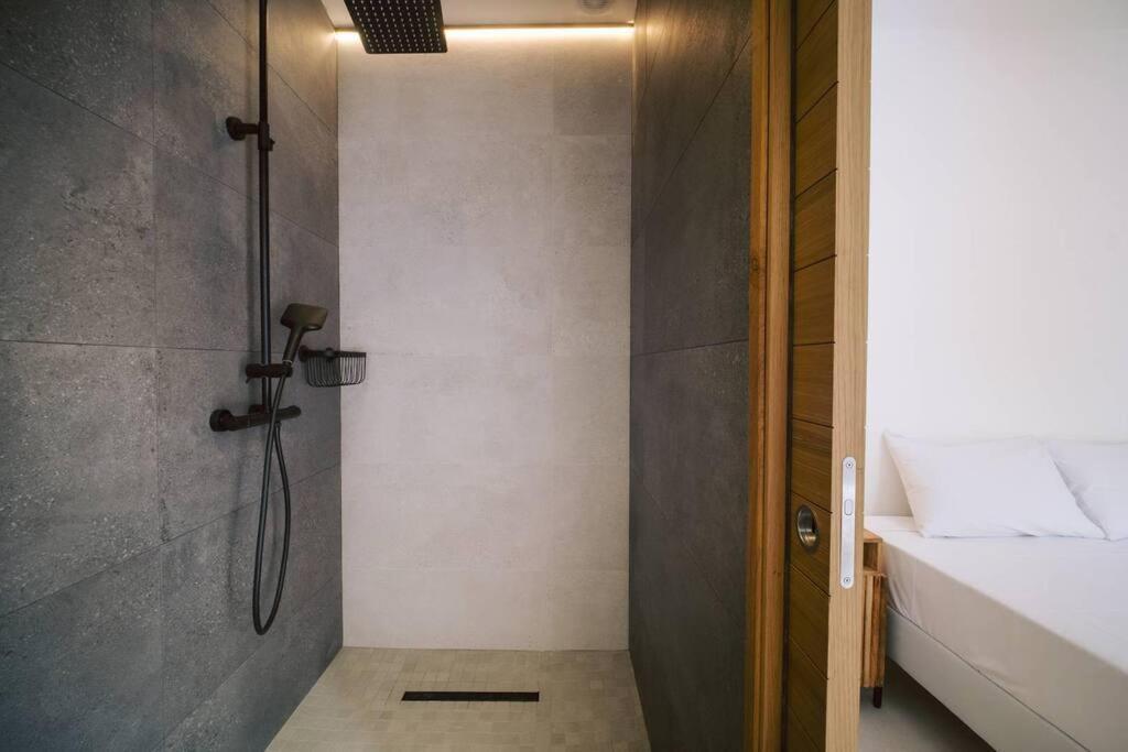 Summer Cosy - Villa Classee 4 Etoiles - 2 Suites Avec Piscine Chauffee Et Jacuzzi Integre Idealement Situee Chemin Summer Saint-Gilles Les Bains Exterior photo