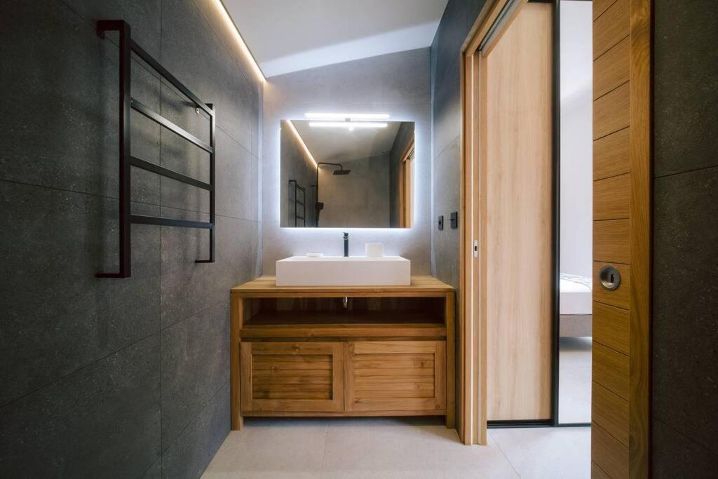 Summer Cosy - Villa Classee 4 Etoiles - 2 Suites Avec Piscine Chauffee Et Jacuzzi Integre Idealement Situee Chemin Summer Saint-Gilles Les Bains Exterior photo