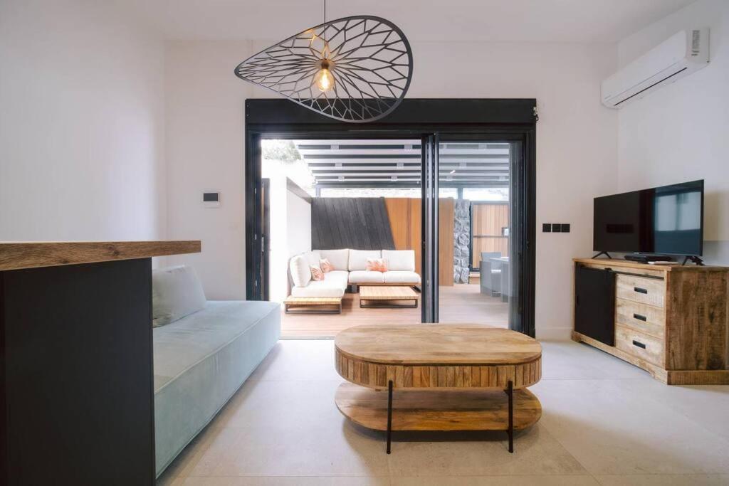 Summer Cosy - Villa Classee 4 Etoiles - 2 Suites Avec Piscine Chauffee Et Jacuzzi Integre Idealement Situee Chemin Summer Saint-Gilles Les Bains Exterior photo
